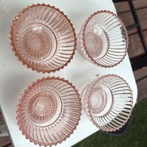 Anchor Hocking Glass QUEEN MARY Vertical Ribbed Pink Small Berry Bowl 3 3/4” X4